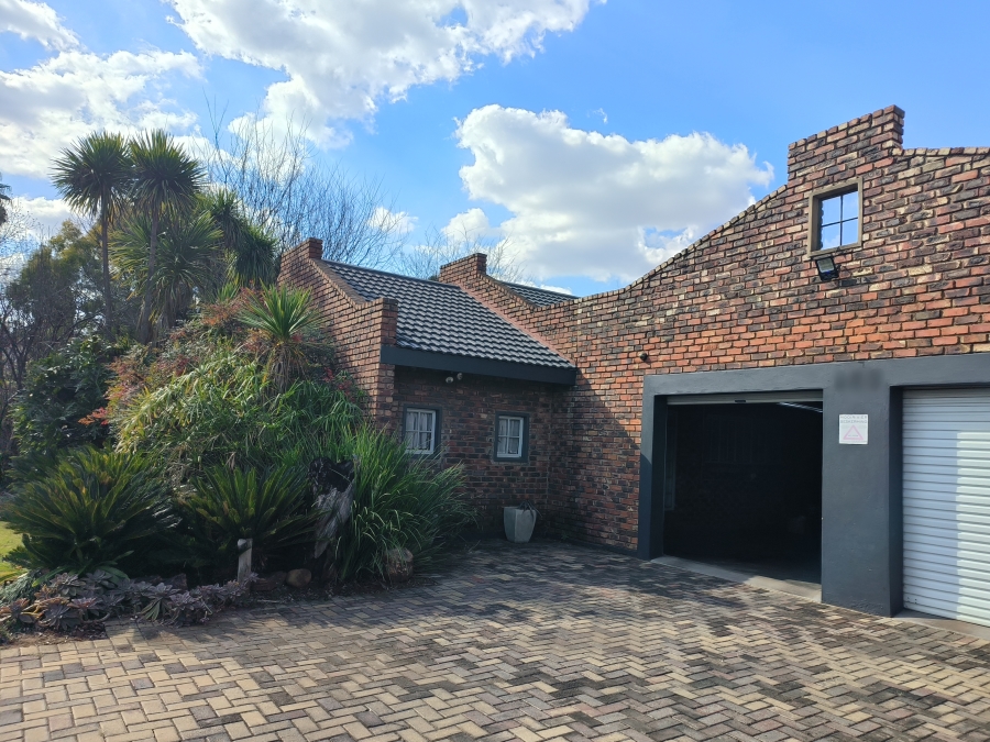 3 Bedroom Property for Sale in Kannoniers Park North West